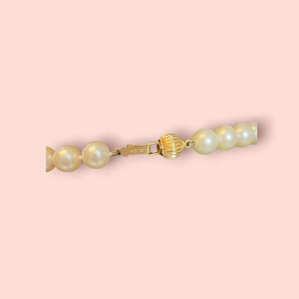 8.5mm Imperial Cultured Pearl's with 14k solid clasp, hand knotted 18" Princess - Picture 4 of 4